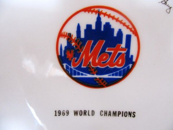 1969 METS WORLD CHAMPIONS TEAM SIGNED ASHTRAY