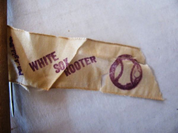 1906 Circa CHICAGO WHITE SOX PIN w/BAT