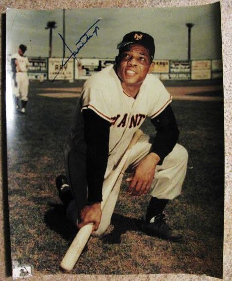 WILLIE MAYS SIGNED COLOR PHOTO w/ SGC COA
