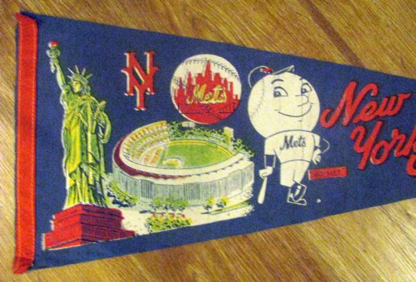 60's NEW YORK METS PENNANT w/MR MET & STATUE OF LIBERTY