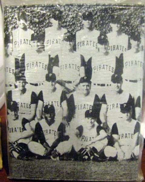 1960 PITTSBURGH PIRATES TEAM PHOTO WALLET