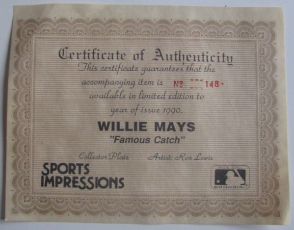 WILLIE MAYS LIMITED EDITION PLATE - FAMOUS CATCH