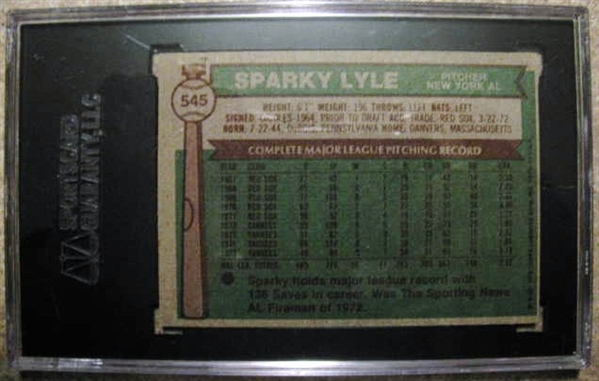 SPARKY LYLE SIGNED 1976 TOPPS BASEBALL CARD - SGC SLABBED & AUTHENTICATED