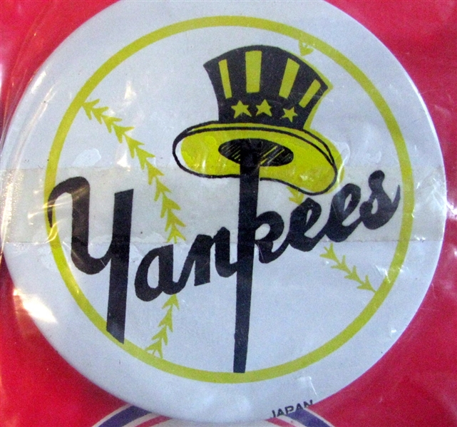 VINTAGE 60's NEW YORK YANKEES / NEW YORK METS PINBACK STORE DISPLAY