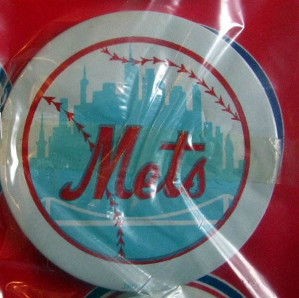 VINTAGE 60's NEW YORK YANKEES / NEW YORK METS PINBACK STORE DISPLAY