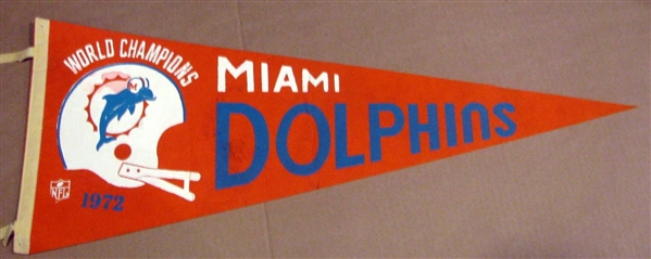 1972 MIAMI DOLPHINS WORLD CHAMPIONS PENNANT- UNDEAFEATED SEASON