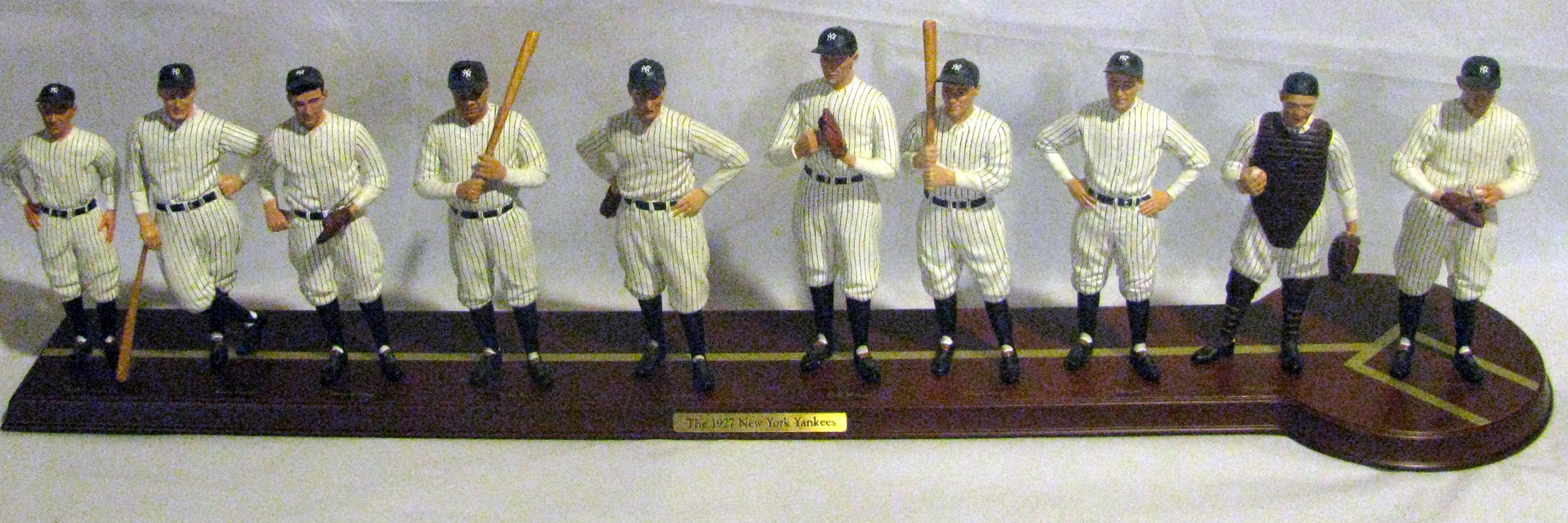 Danbury Mint 1998 New York Yankees World Series Champs Team Sculpture  Figurine