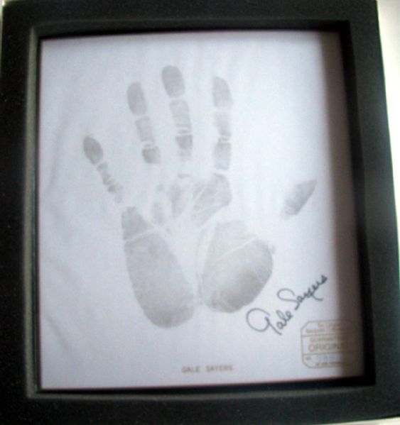GALE SAYERS LIMITED EDITION SIGNED HANDPRINT w/BOX