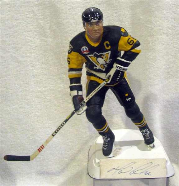 1991 MARIO LEMIEUX AUTOGRAPHED SALVINO STATUE - BLACK JERSEY