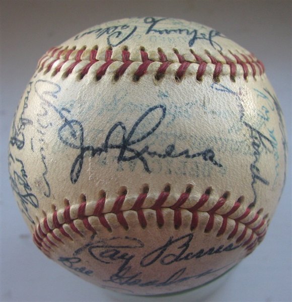 1958 CHICAGO WHITE SOX TEAM SIGNED BASEBALL - 32 SIGNATURES w/CAS LOA