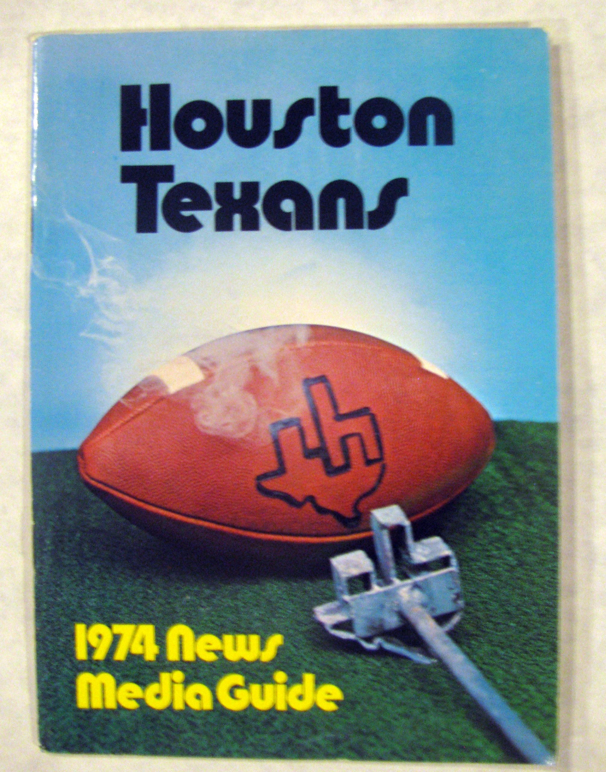 Lot Detail - 1974 WFL HOUSTON TEXANS MEDIA GUIDE