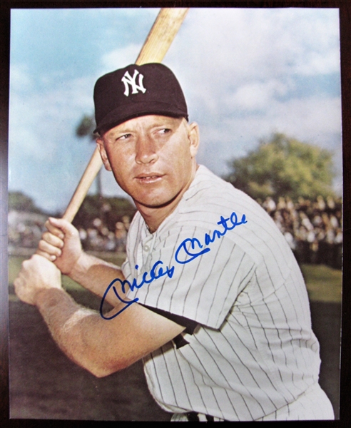 MICKEY MANTLE SIGNED 8 X 10 PHOTO w/CAS LOA