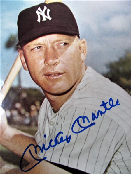 MICKEY MANTLE SIGNED 8 X 10 PHOTO w/CAS LOA