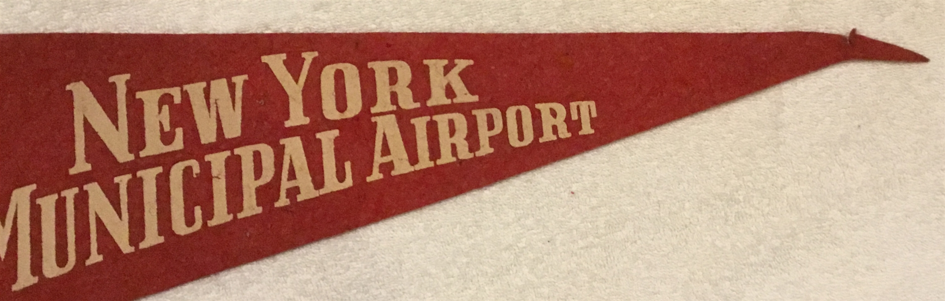 30's NEW YORK MUNICIPAL AIRPORT PENNANT - AKA LAGUARDIA AIRPORT
