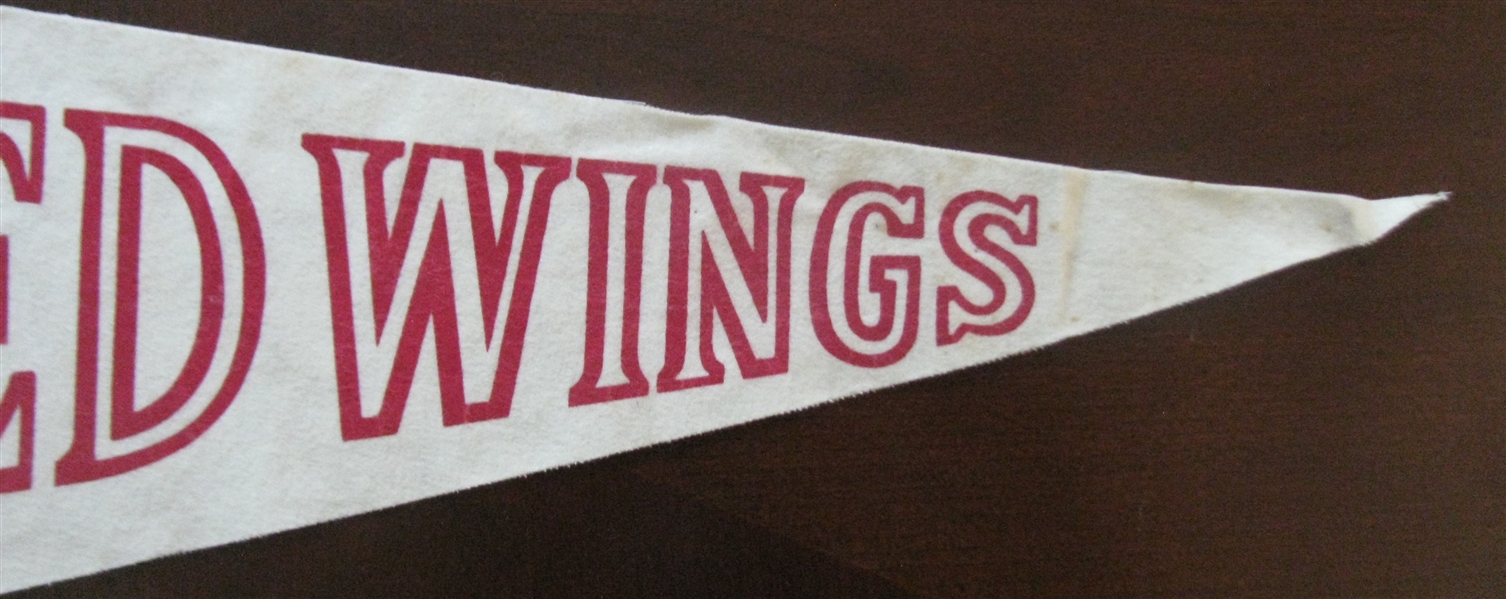 1961-62 DETROIT RED WINGS TEAM PICTURE HOCKEY PENNANT
