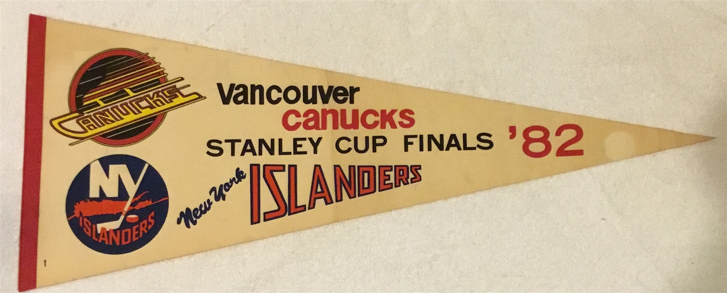 1982 STANLEY CUP FINALS PENNANT - ISLANDERS / CANUCKS