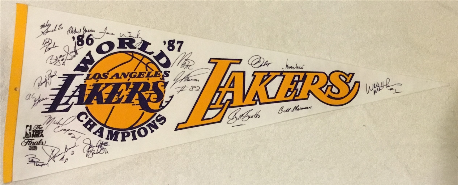1986-87 LOS ANGELES LAKERS WORLD CHAMPIONS PENNANT