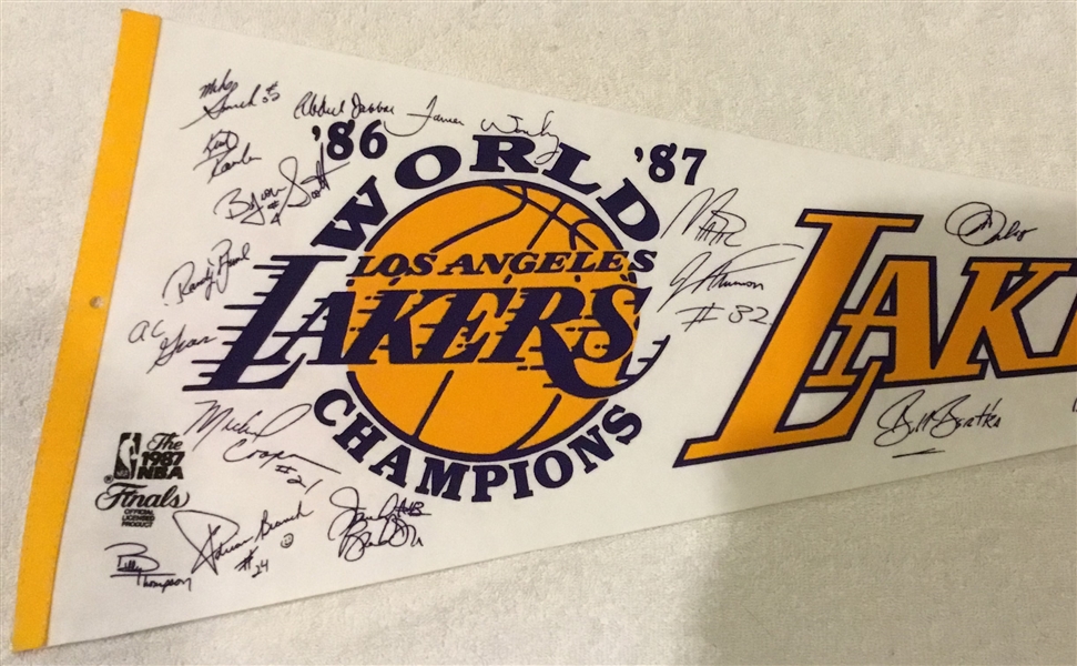 1986-87 LOS ANGELES LAKERS WORLD CHAMPIONS PENNANT