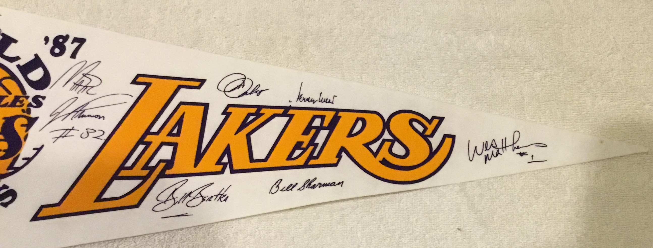 Lot Detail - 1986-87 LOS ANGELES LAKERS WORLD CHAMPIONS PENNANT