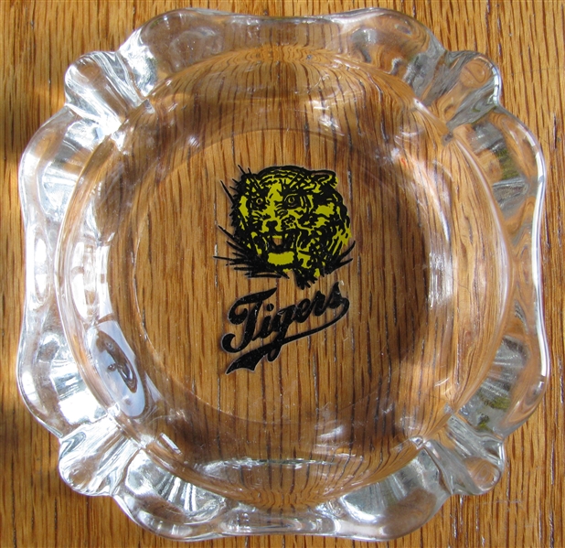 1950's DETROIT TIGERS BASEBALL TEAM GLASS ASHTRAY