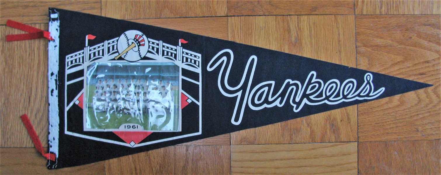 1961 NEW YORK YANKEE TEAM PICTURE PENNANT