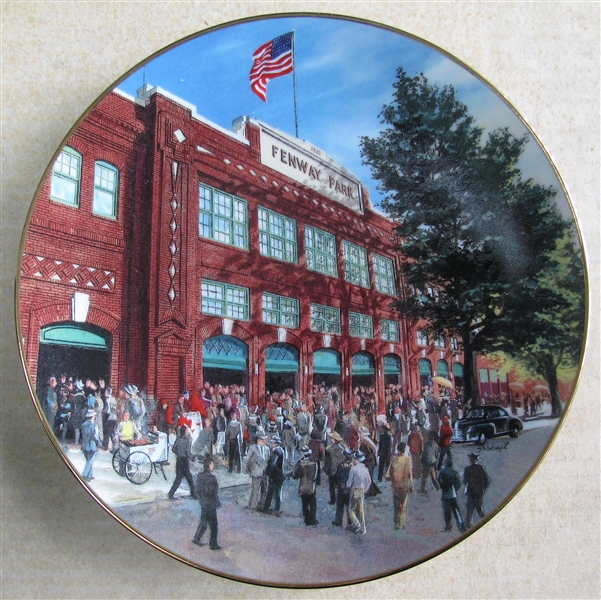 FENWAY HOME OF THE GREEN MONSTER BRADFORD EXCHANGE PLATE