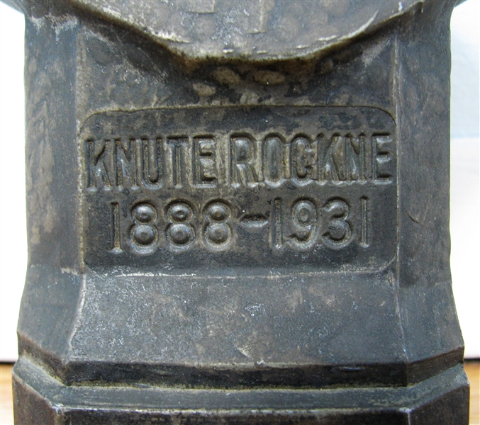 1931 KNUTE ROCKNE STATUE/BUST