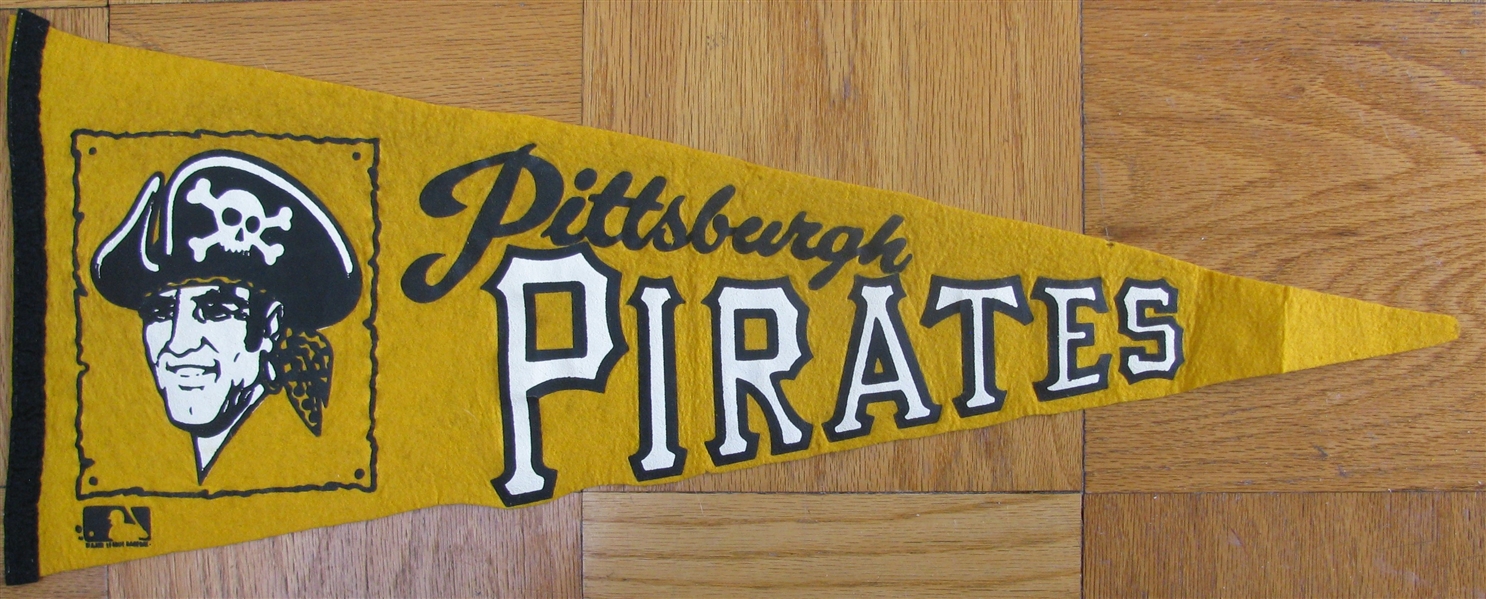70's PITTSBURGH PIRATES PENNANT