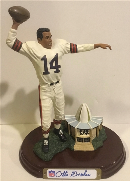 LIMITED EDITION OTTO GRAHAM CLEVELAND BROWNS HALL OF FAME SIGNED STATUE