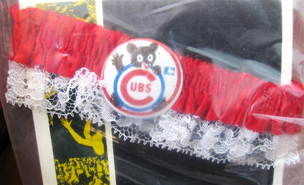 1968 CHICAGO CUBS GARTER & PIN SEALED ON CARD