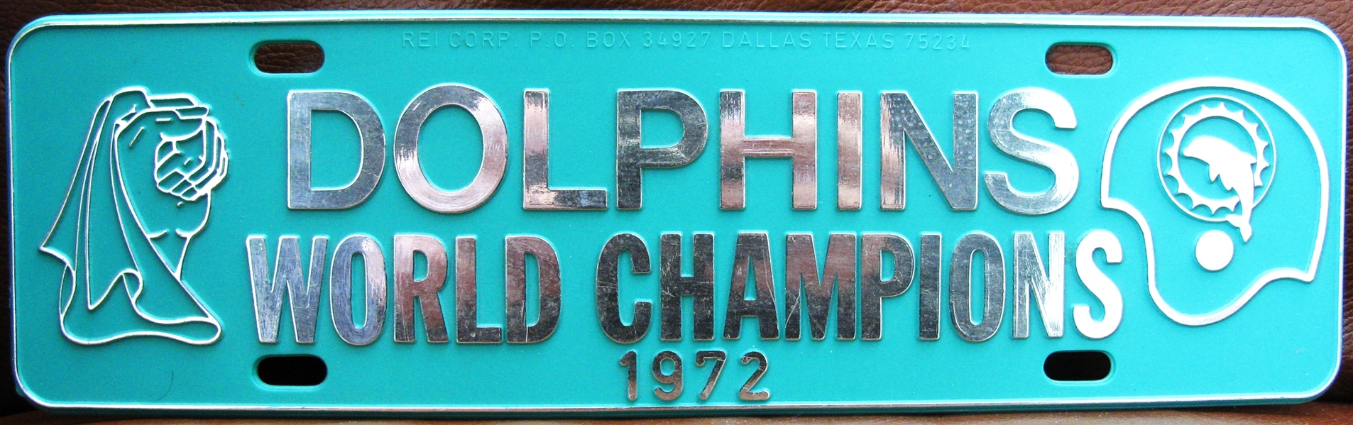 1972 MIAMI DOLPHINS WORLD CHAMPIONS (UNDEFEATED) LICENSE PLATE TOPPER