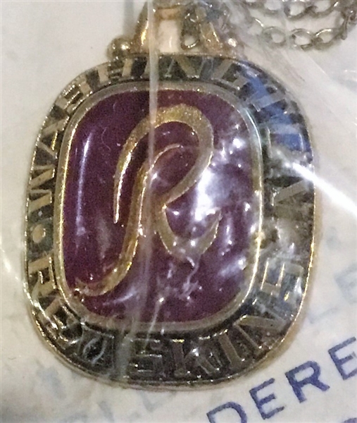 80's WASHINGTON REDSKINS NECKLACE SEALED IN PACKAGE