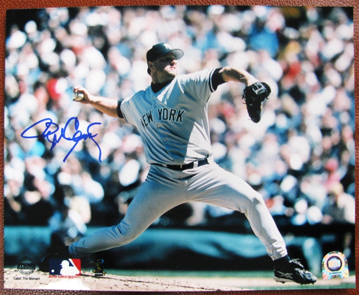 ROGER CLEMENS SIGNED 8x10 PHOTO w/MLB