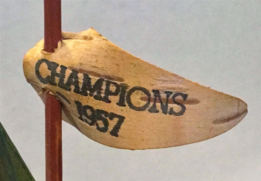 1957 MILWAUKEE BRAVES CHAMPIONS TEEPEE - RARE!