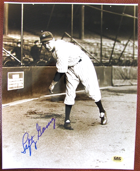 LEFTY GOMEZ SIGNED 8 X 10 PHOTO w/CAS COA