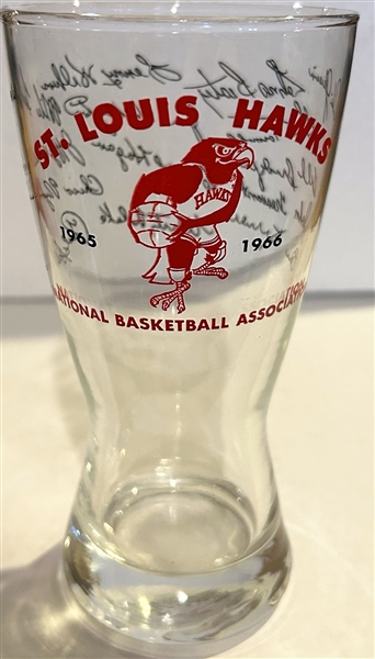 1965/66 ST. LOUIS HAWKS GLASS w/FACSIMILE AUTOGRAPHS