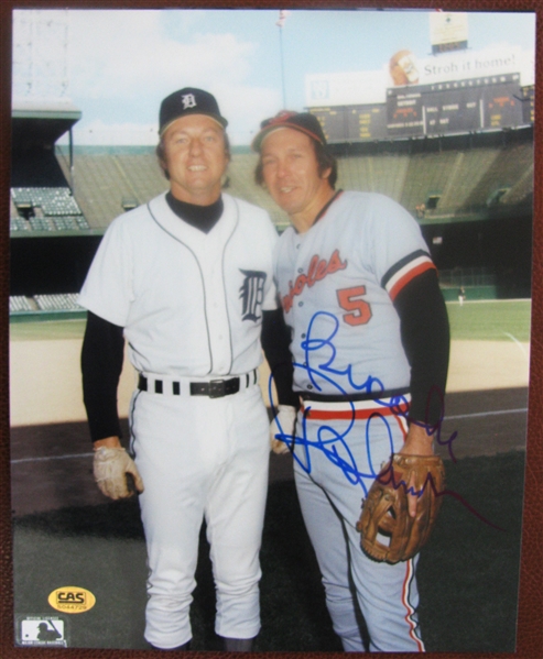 BROOKS ROBINSON SIGNED 8 x 10 PHOTO w/CAS COA