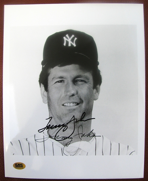 TOMMY JOHN SIGNED 8 x 10 PHOTO w/CAS COA