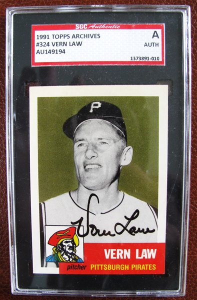 VERN LAW SIGNED BASEBALL CARD - SGC SLABBED & AUTHENTICATED