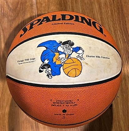 NEW YORK KNICKS RETRO-LOGO BASKETBALL