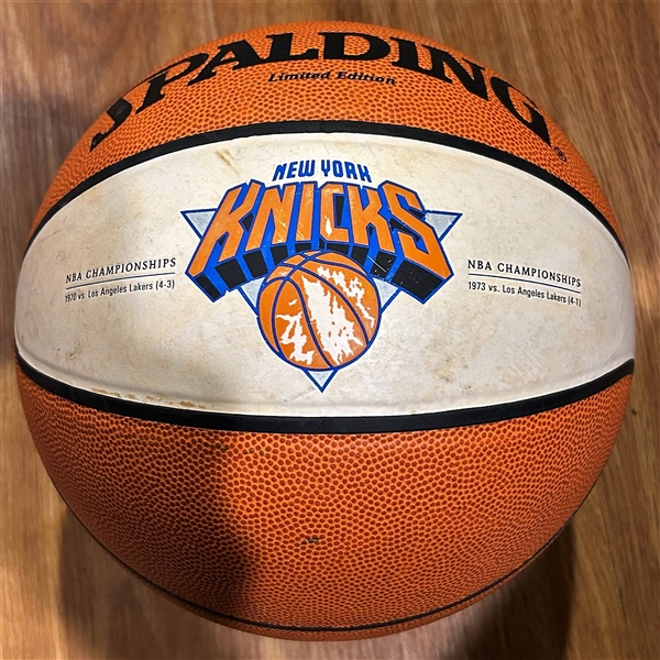 NEW YORK KNICKS RETRO-LOGO BASKETBALL