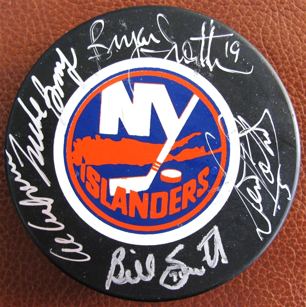 NY ISLANDERS HOCKEY PUCK GREATS BOSSY/ARBOUR/TROTTIER/POTVIN/SMITH w/CAS COA