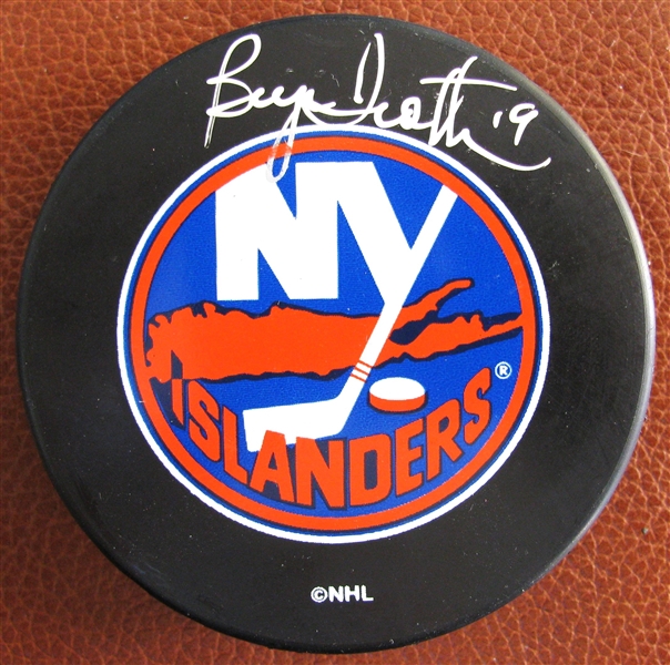 BRYAN TROTTIER 19 SIGNED NY ISLANDERS HOCKEY PUCK w/CAS COA