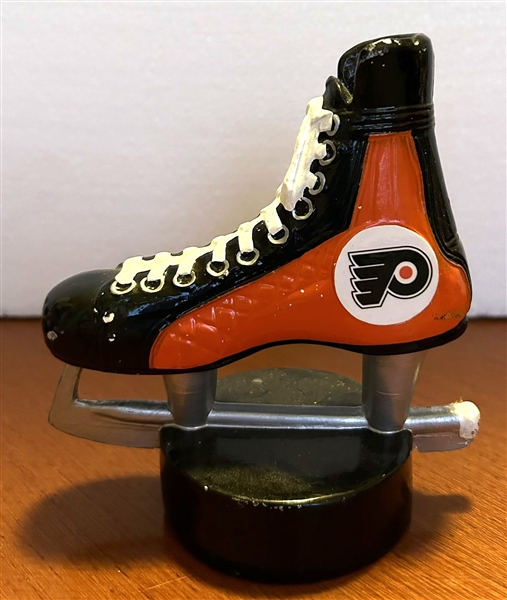 VINTAGE 70's PHILADELPHIA FLYERS SKATE/PUCK BOTTLE OPENER-PAPERWEIGHT