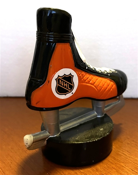 VINTAGE 70's PHILADELPHIA FLYERS SKATE/PUCK BOTTLE OPENER-PAPERWEIGHT