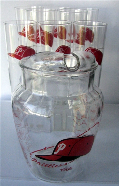 1966 PHILADELPHIA PHILLIES PITCHER & GLASS SET w/PLAYERS FACSIMILE AUTOGRAPHS