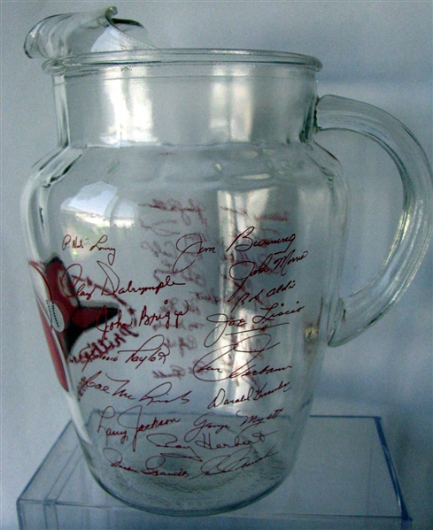 1966 PHILADELPHIA PHILLIES PITCHER & GLASS SET w/PLAYERS FACSIMILE AUTOGRAPHS