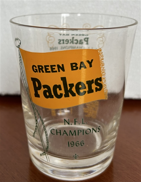 1966 GREEN BAY PACKERS NFL CHAMPIONSHIP GLASS- RARER VERSION