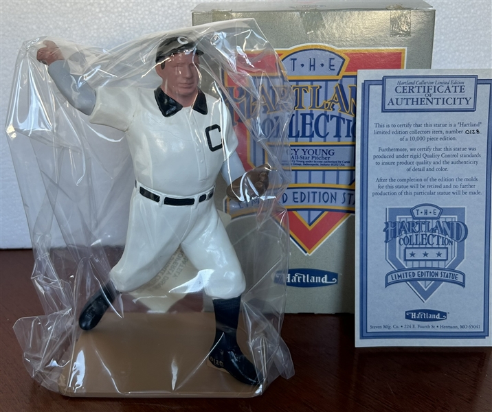 CY YOUNG  HARTLAND STATUE w/BOX & COA