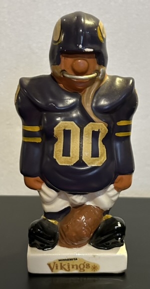 60's MINNESOTA VIKINGS KAIL SMALL STANDING LINEMAN STATUE